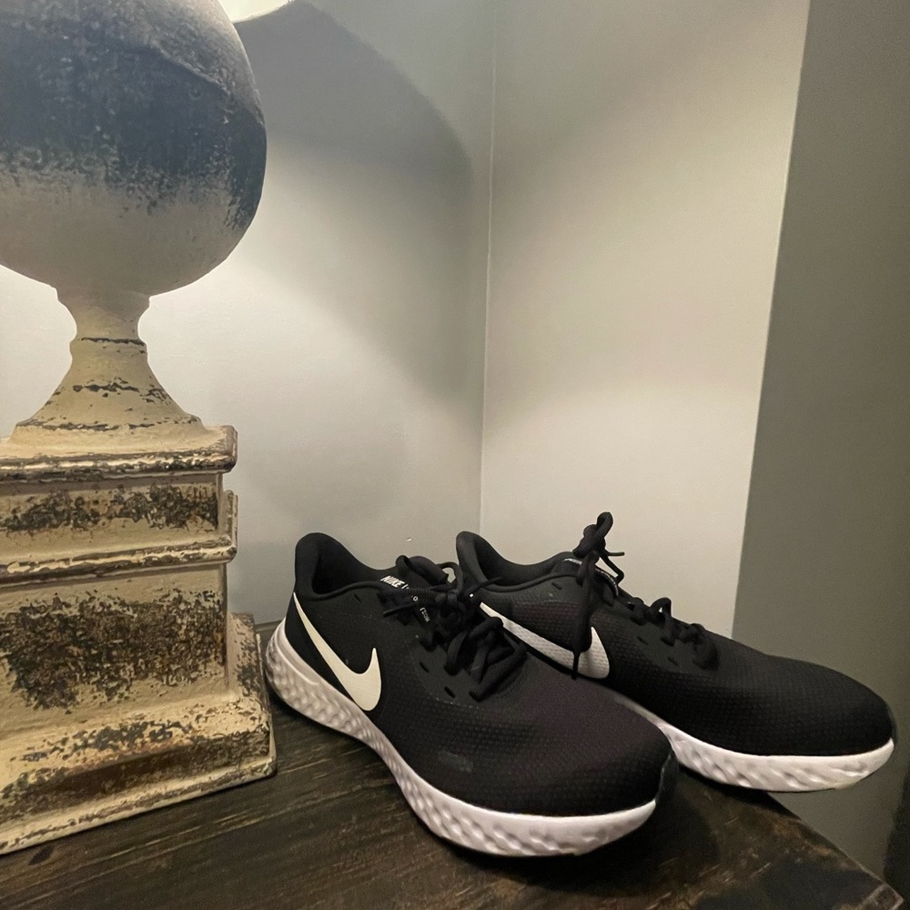 Women’s Nike Revolution 9.5